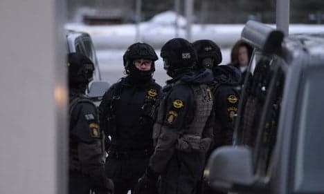 Knife man 'siege' ends in Stockholm suburb