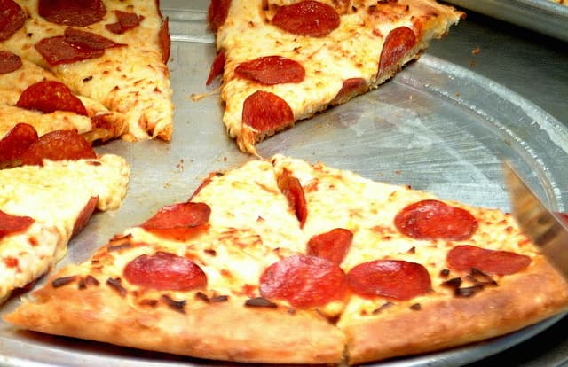Italian schoolchildren revolt over 'inedible, rubbery' pizza