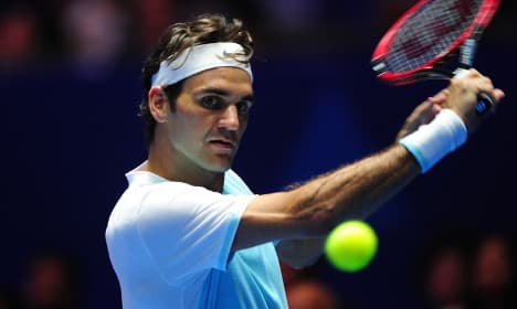 Sweet 300: Struggling Federer squeezes into fourth round