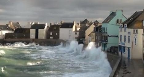 Western France on alert for high winds and waves