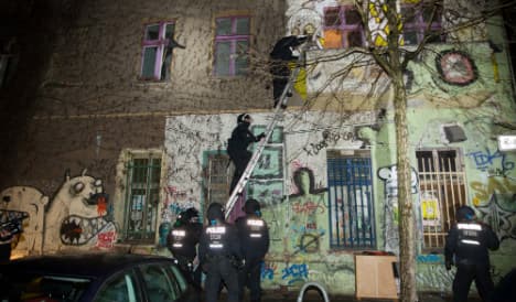 500 cops raid Berlin far-left squat after attack