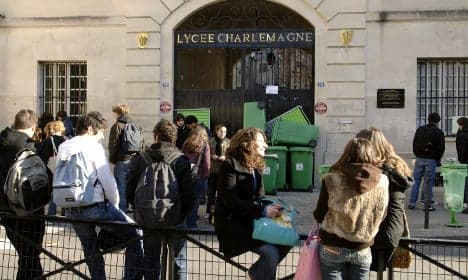 Paris pupil dies in plunge from school building