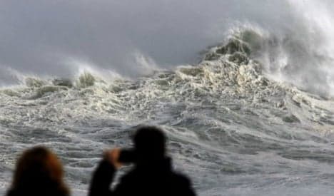 Photo hunters warned to steer clear of Spain's stormy seas