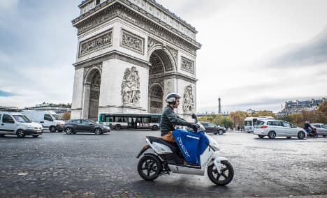 Paris gives green light for 1,000 electric scooters