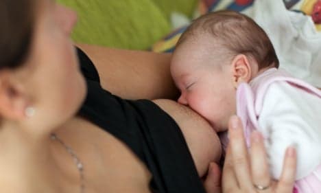 Woman ejected from cafe for breastfeeding fights back