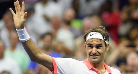 Federer out of action after knee surgery