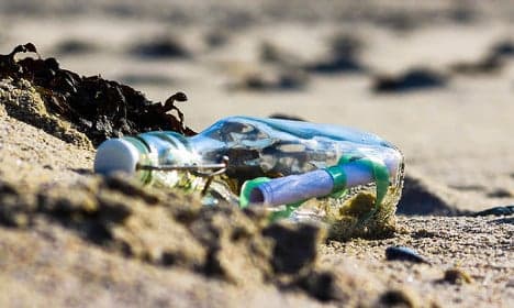 US artist's message in a bottle found in France... by an artist