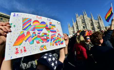 Renzi threatens confidence vote over gay unions