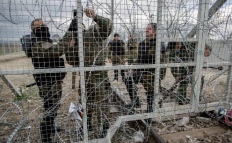 Merkel scuppers EU plan to close Balkan refugee route