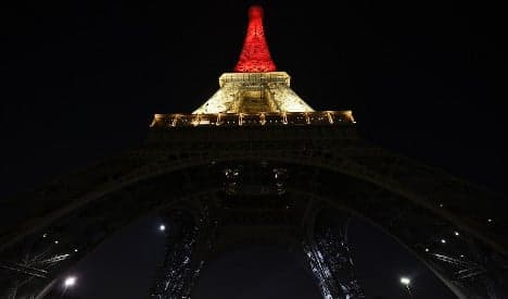 Eiffel Tower shows solidarity with victims of Brussels terror