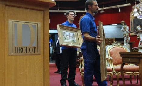 Paris auction porters 'pilfered 250 tonnes of valuables'