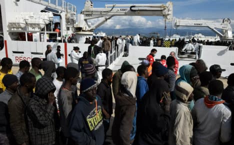 'Six thousand migrant arrivals is not an invasion': Renzi