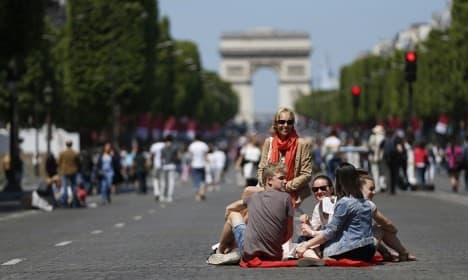 Champs-Élysées to ban cars once a month from May