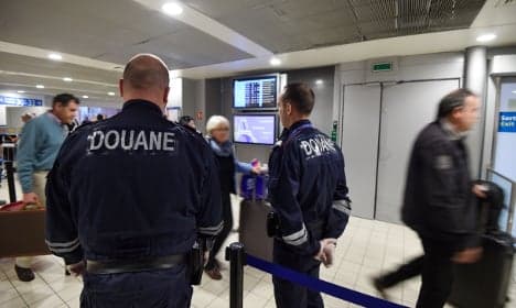 Police profiling passengers at Charles de Gaulle airport