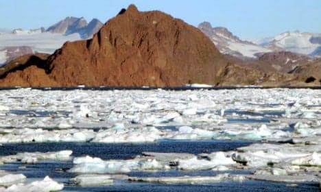 Greenland ice melts 'disturbingly' early