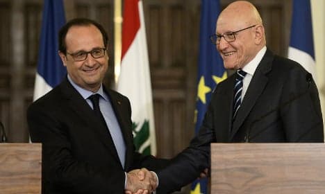 France's Hollande pledges aid to Lebanon