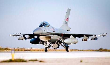 Norwegian F-16 machine-guns control tower by mistake