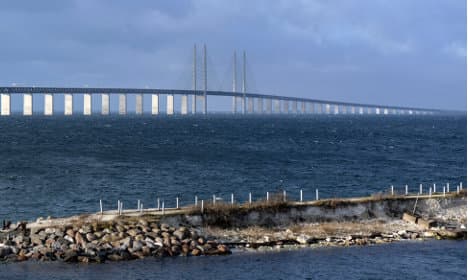 First migrants make it from Denmark to Sweden on foot