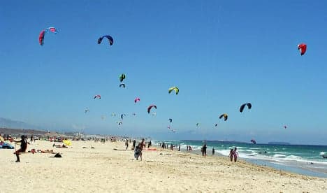 Two kitesurfers swept away by strong currents off Tarifa