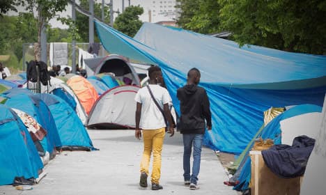 Paris to build humanitarian camp to welcome migrants