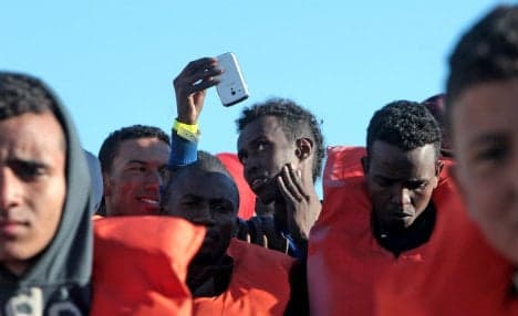 More than 800 migrants rescued off Sicily coast