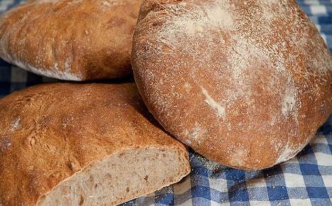 Naples mobsters bring home dough from bread sales