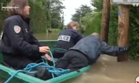 VIDEO: Bungled police floods rescue mission has French in fits of laughter
