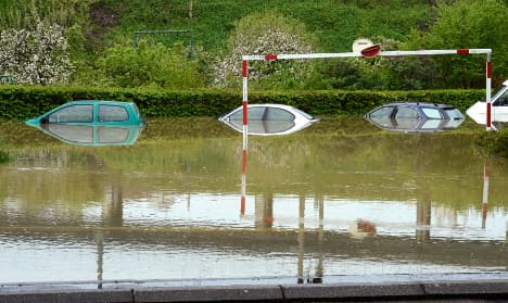 Thieves caught trying to swim away in French floods
