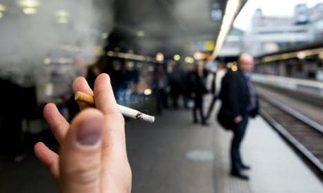 'Ban smoking at outdoor restaurants in Sweden'