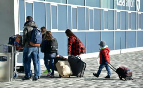 Germany expects 100,000 migrants to leave this year