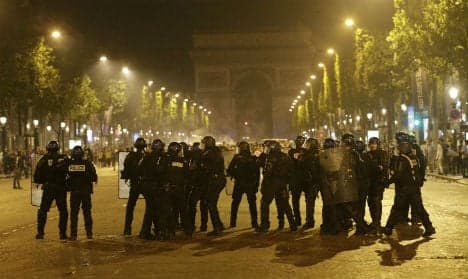 Portuguese party on Champs-Elysées amid police clashes