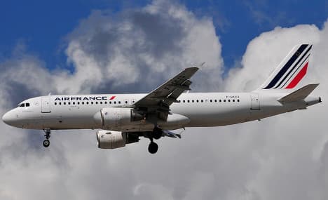 Air France stewards threaten week-long summer strike