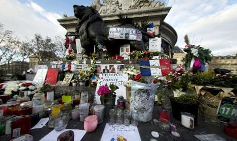 Paris: Unofficial shrine to terror victims to be cleaned up