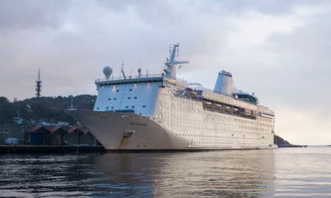 Sweden's asylum seeker cruise ship told to set sail