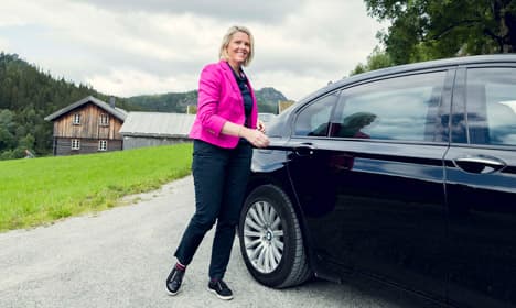 Norway's hard-line integration minister to stay in politics