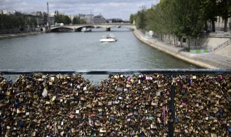 Just find another way: Paris tells lovers to ditch love-locks