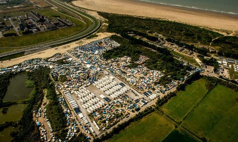 Calais camp 'to pass 10,000' as UK warned over border