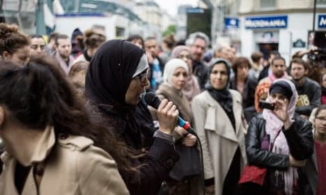 Veiled Muslim mums accosted by parents at French school