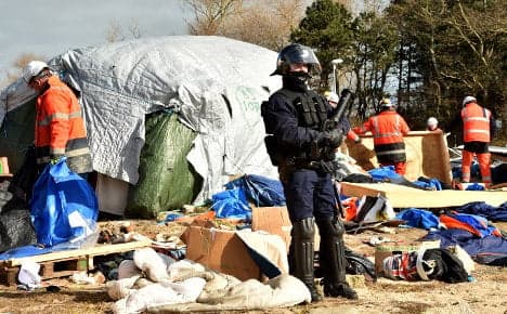 Hollande calls on UK to help solve Calais migrant crisis