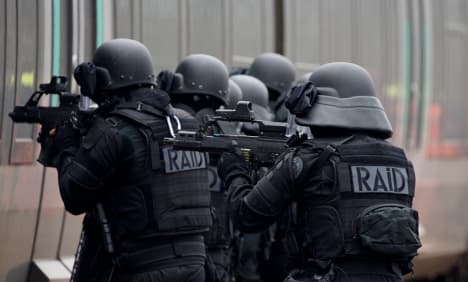 Terror alert in central Paris proves to be false alarm