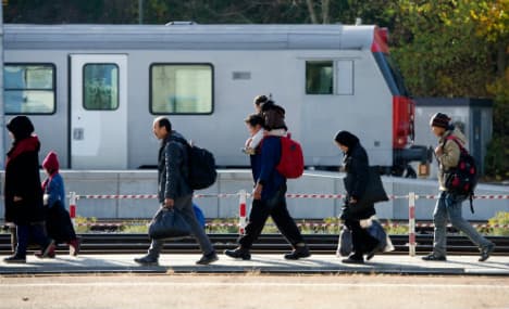 890,000 refugees arrived in Germany last year - not 1.1m