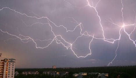 France holds record for longest-lasting lightning bolt