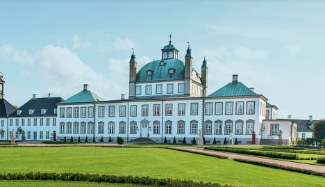 Danish mayor complains at flag-free royal palace