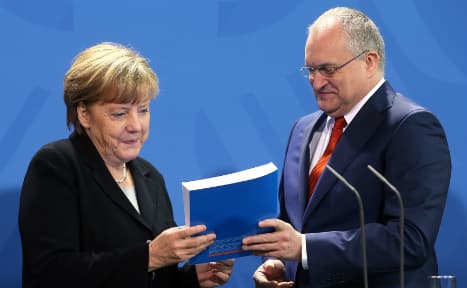 Top Merkel advisors: we should try to stop Brexit