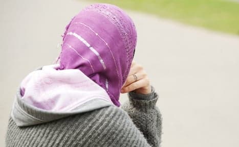 Syrian teen kicked off Berlin tram 'for wearing headscarf'