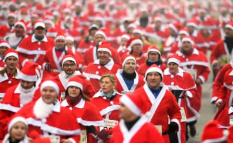 1,000 sprinting Santas take over small German town