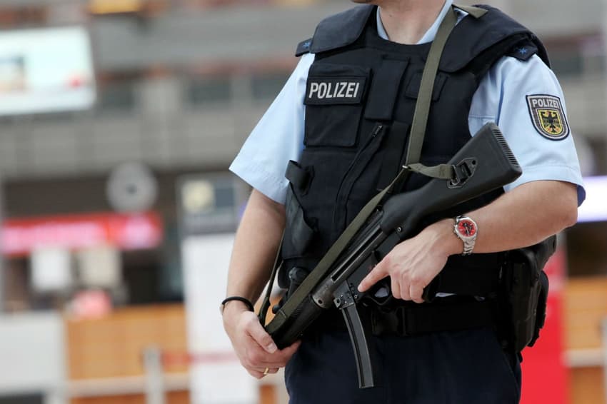 Police with machine guns to secure Berlin New Year fest