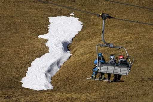 Lack of snow puts visitors off Swiss ski resorts