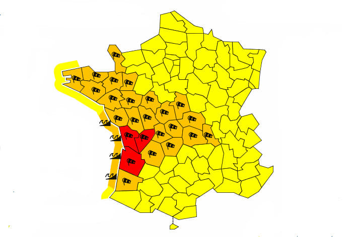 Red alert for western France as storm winds set to reach 160 km/hr