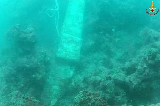 Divers find submerged Roman artefacts off Tuscan coast